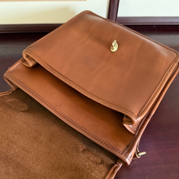 Vintage Coach Station Bag #5130 - Picture 6 of 12